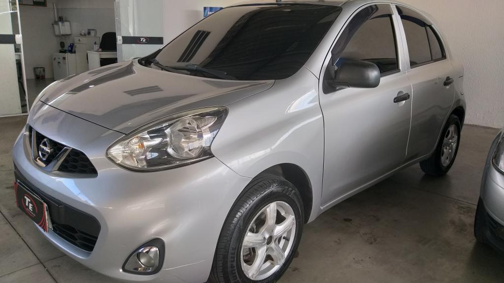 NISSAN March - Foto