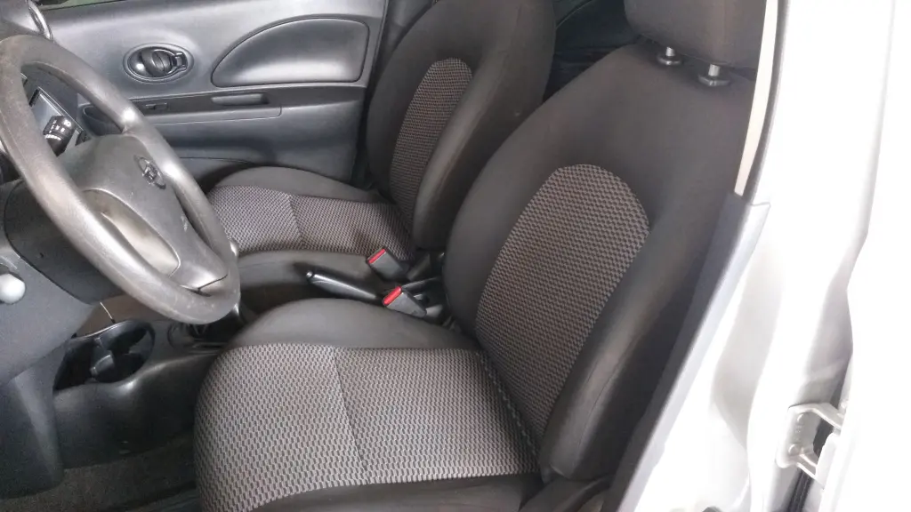 NISSAN March - Foto
