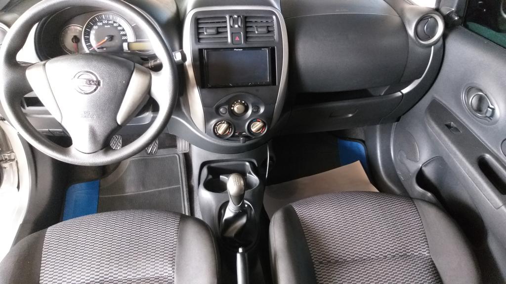 NISSAN March - Foto