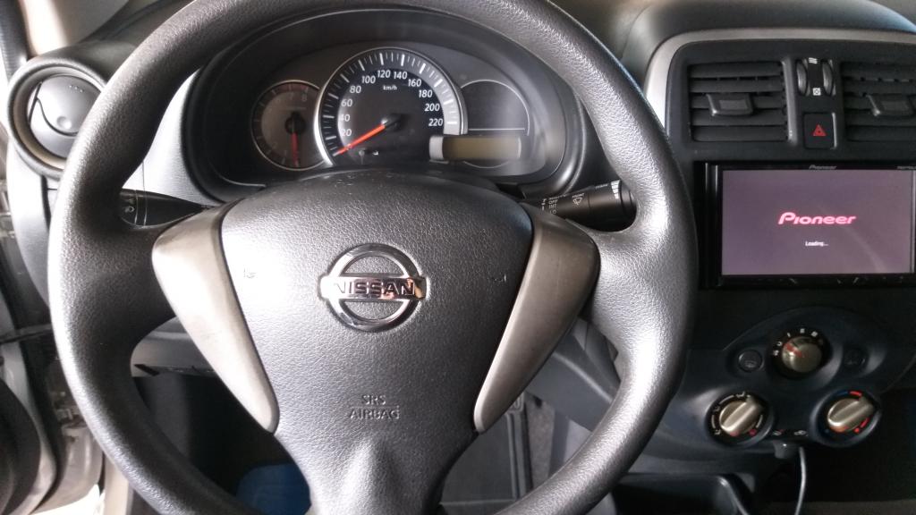 NISSAN March - Foto