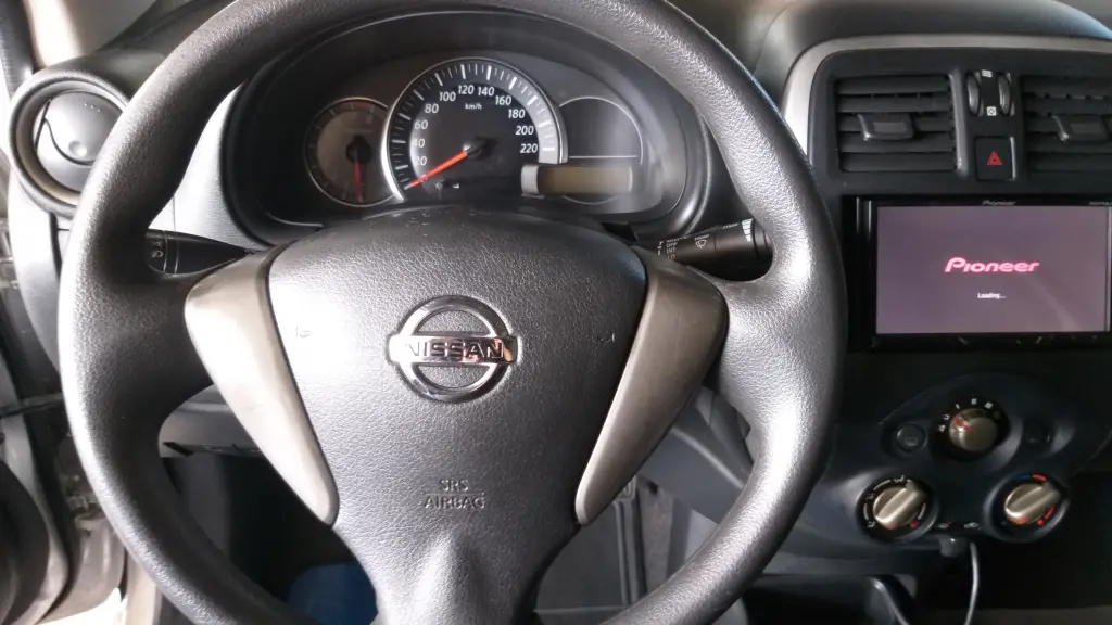 NISSAN March - Foto