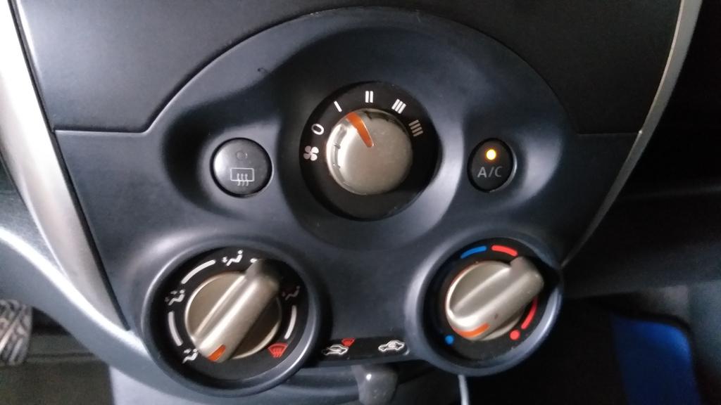 NISSAN March - Foto