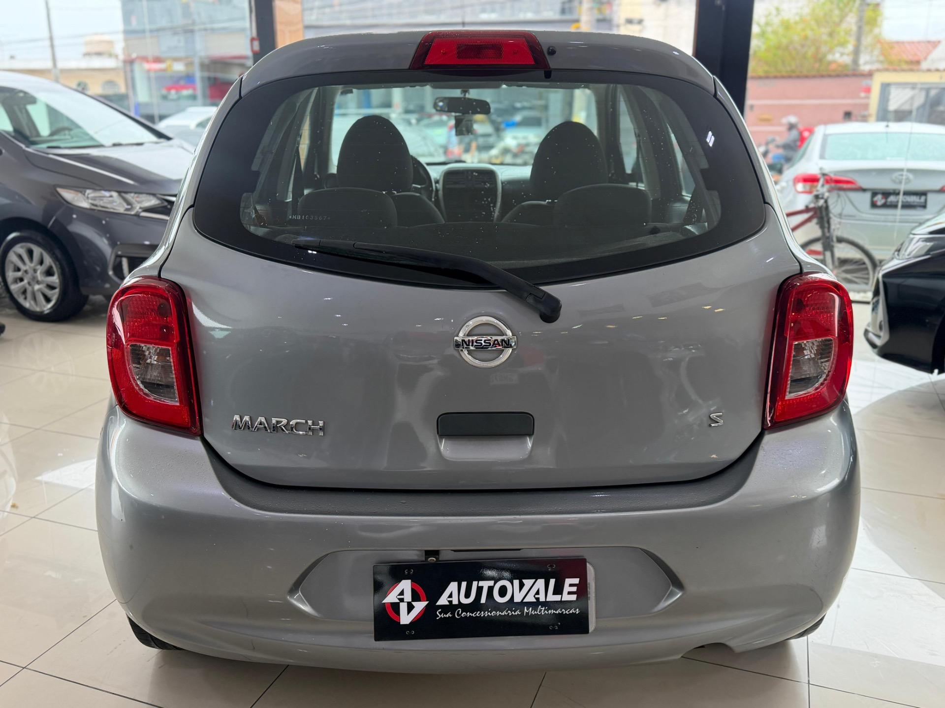 NISSAN March - Foto