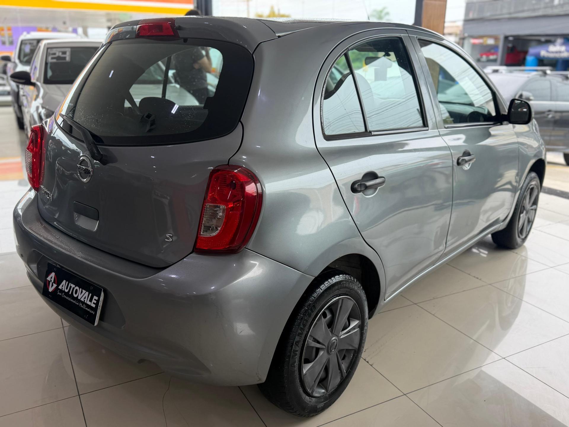 NISSAN March - Foto