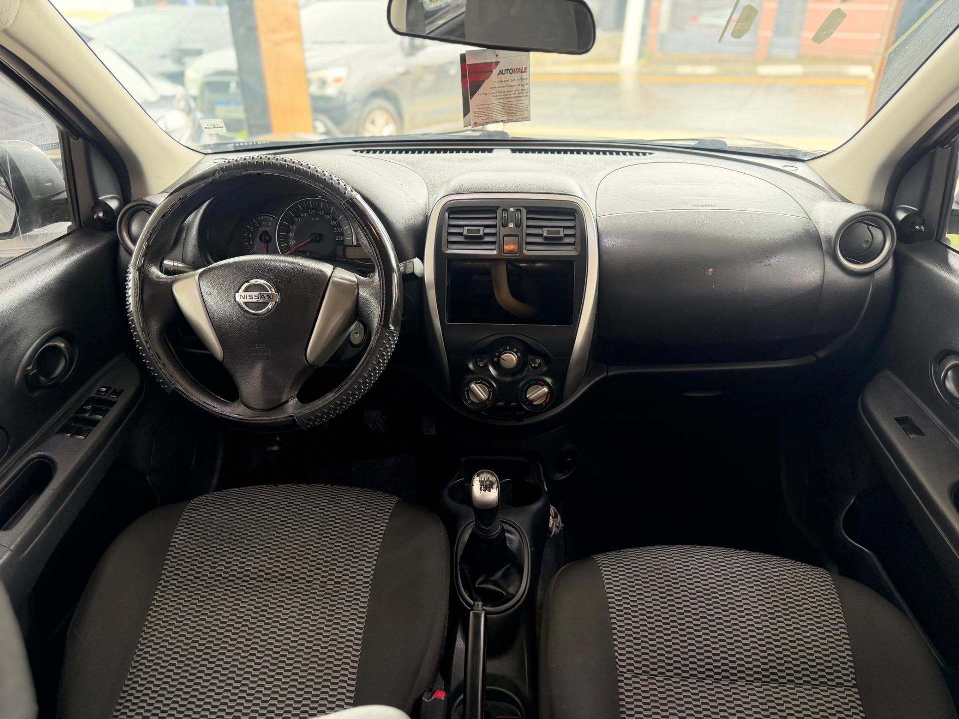 NISSAN March - Foto