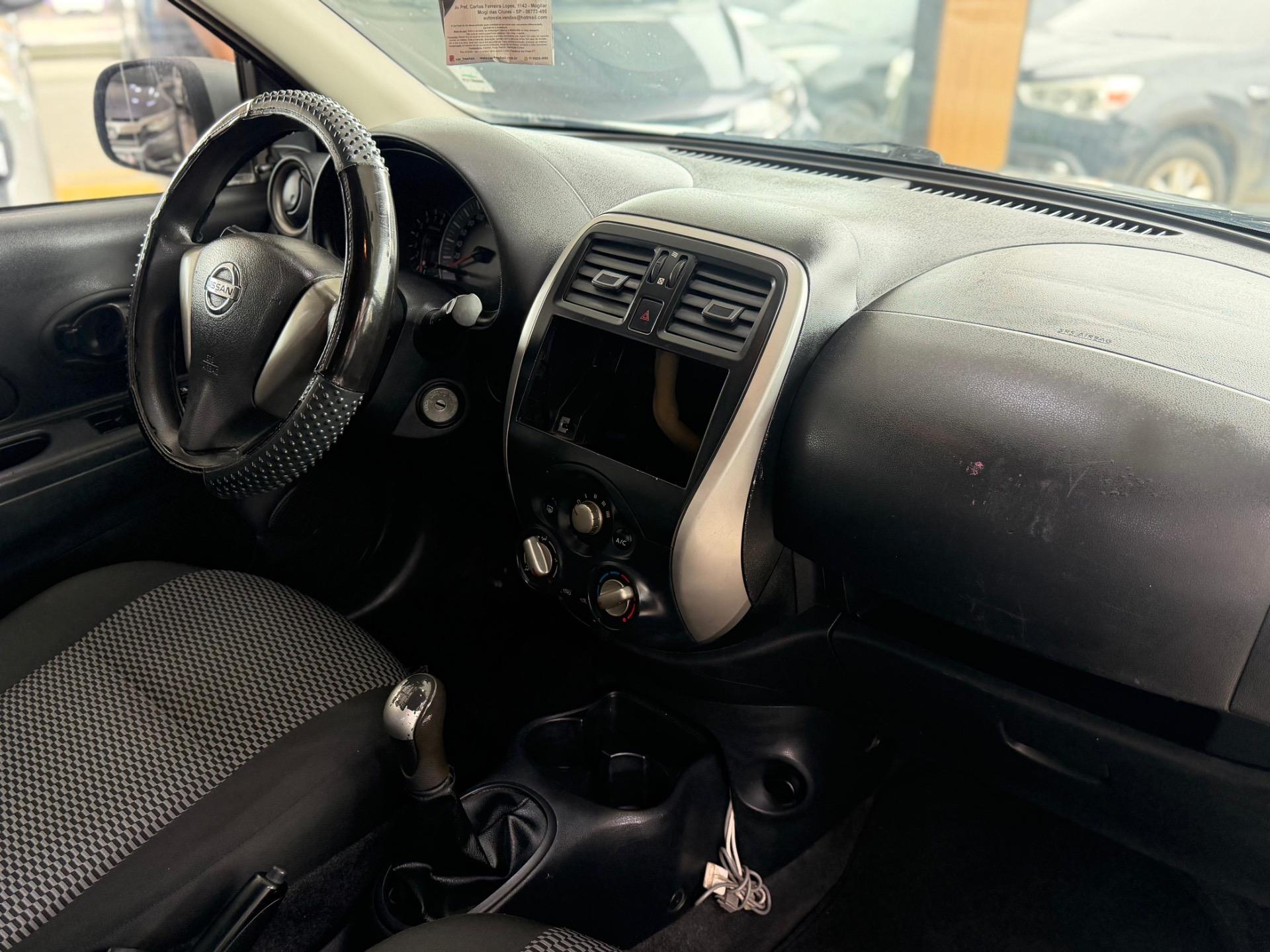 NISSAN March - Foto