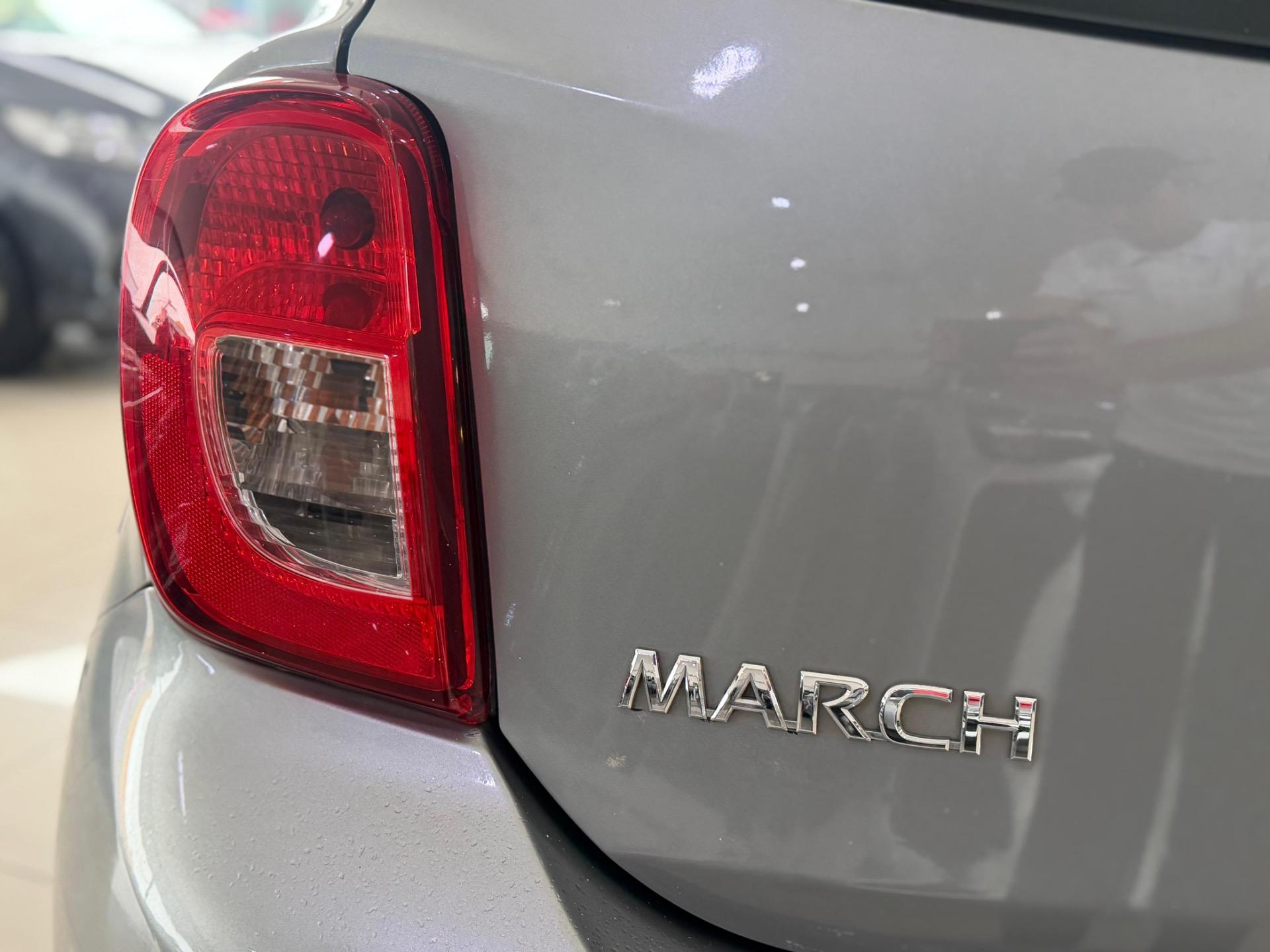 NISSAN March - Foto