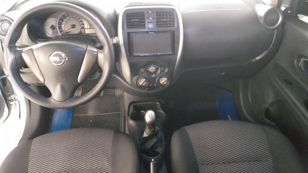 NISSAN March - Foto