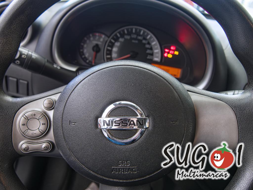 NISSAN March - Foto
