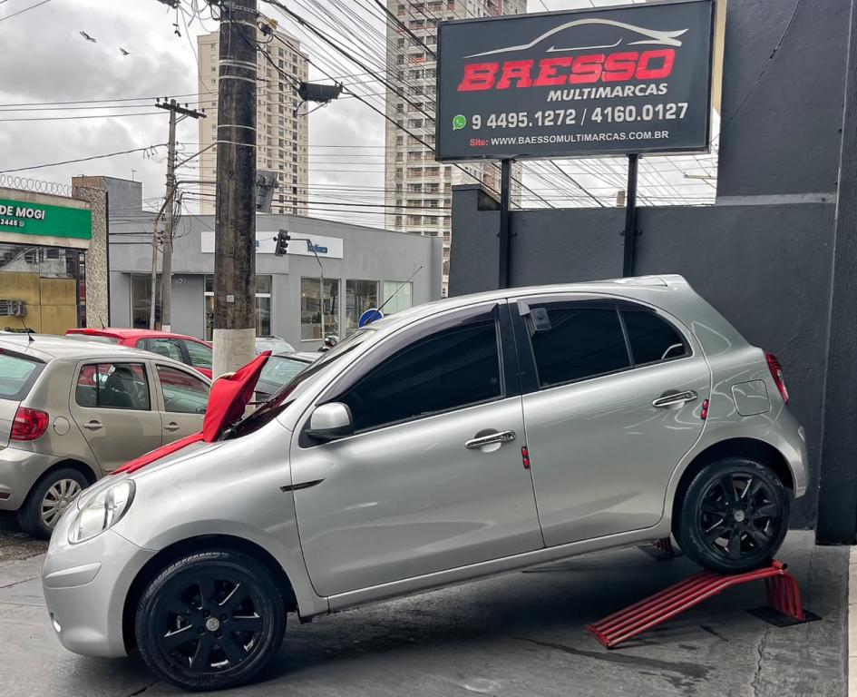 NISSAN March - Foto
