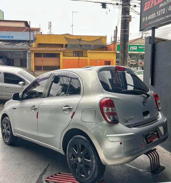 NISSAN March - Foto