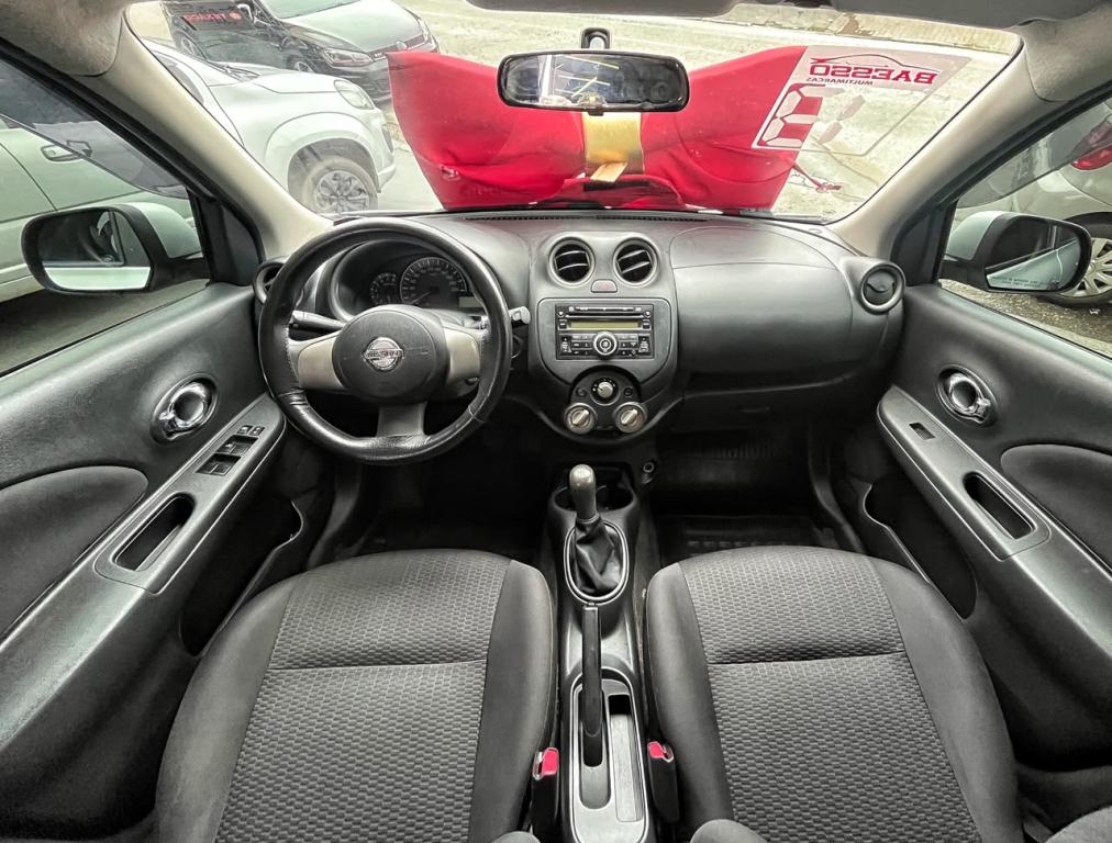 NISSAN March - Foto