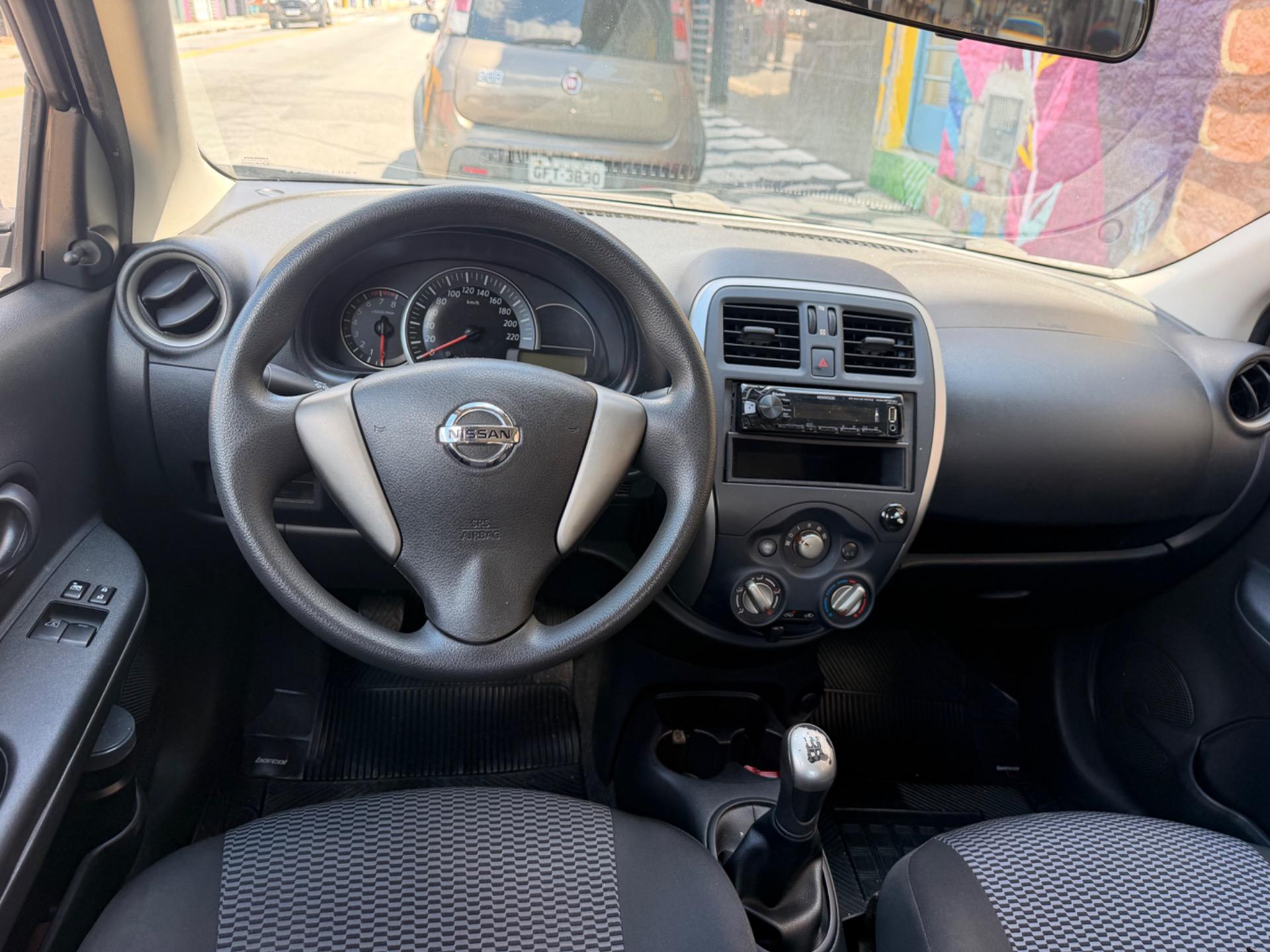 NISSAN March - Foto
