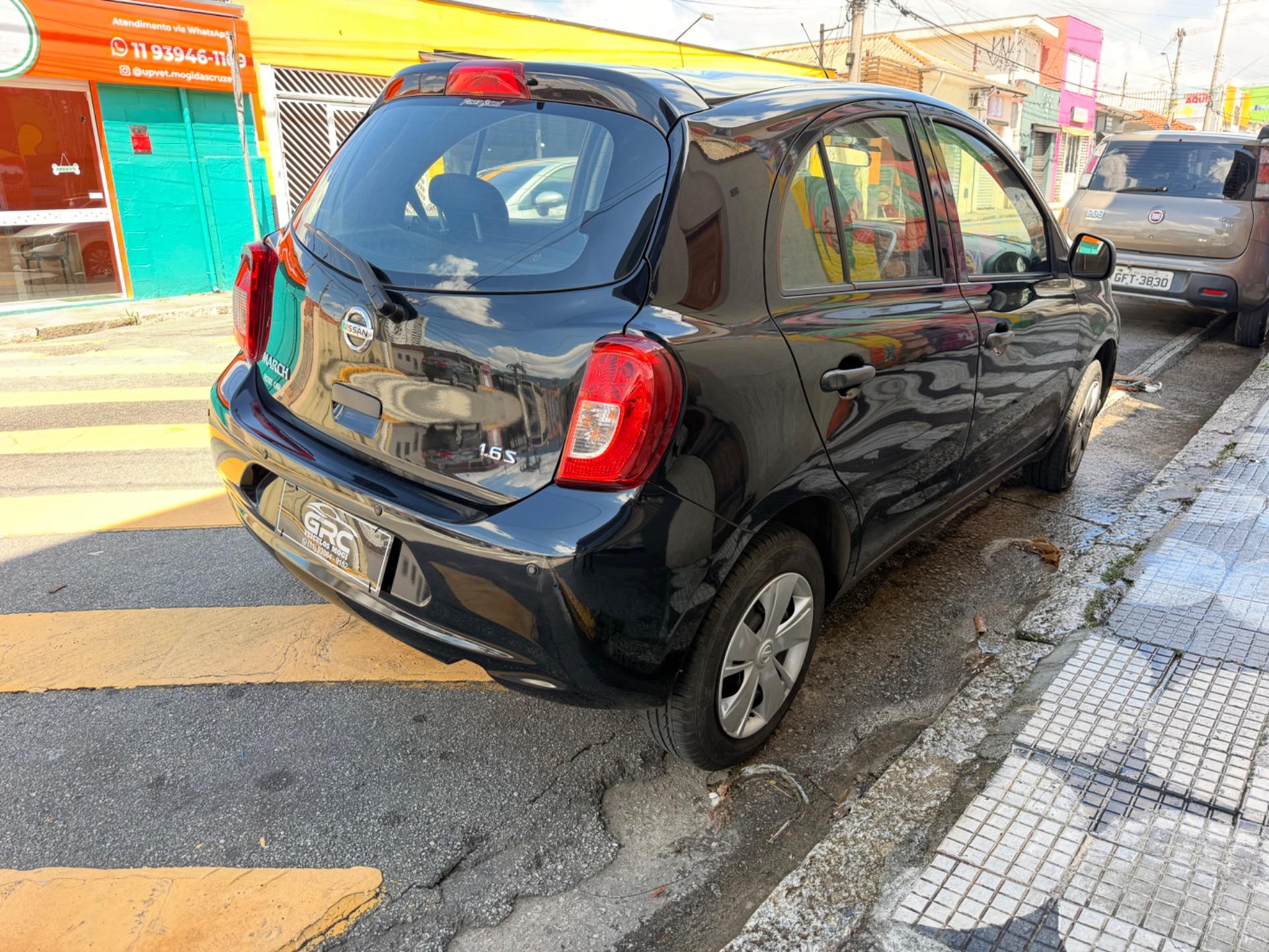 NISSAN March - Foto