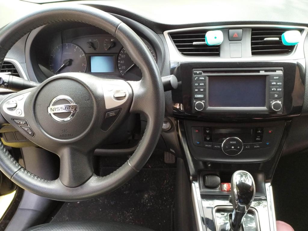 NISSAN Sentra - Miniatura