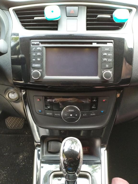 NISSAN Sentra - Miniatura