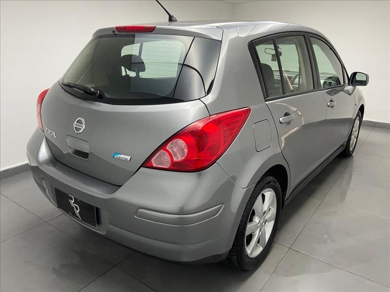 NISSAN Tiida Hatch - Foto