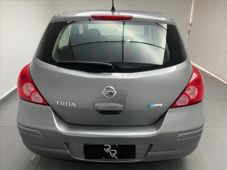NISSAN Tiida Hatch - Foto