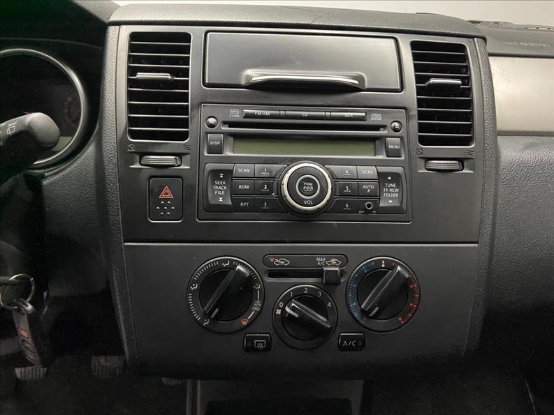 NISSAN Tiida Hatch - Foto