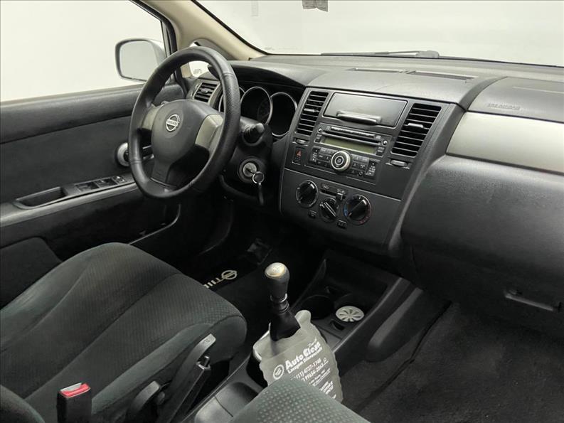 NISSAN Tiida Hatch - Foto