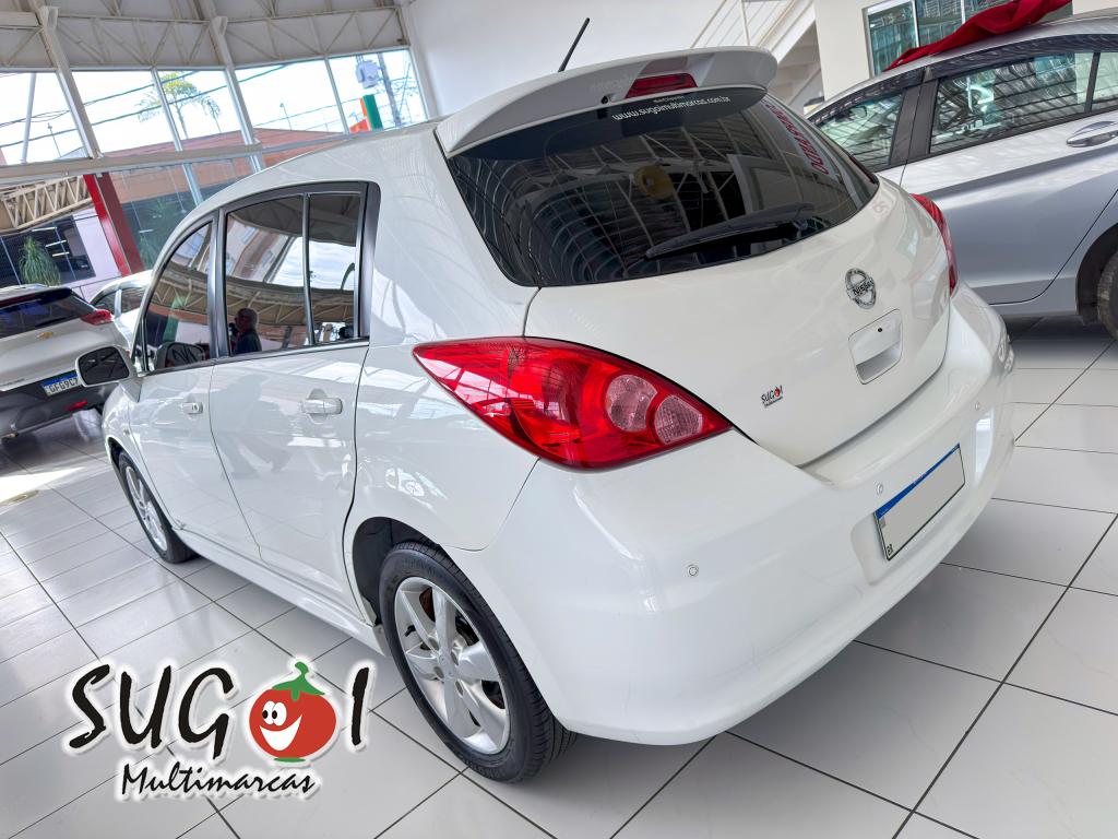 NISSAN Tiida Hatch - Foto