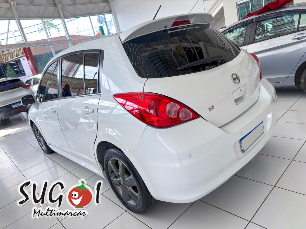 NISSAN Tiida Hatch - Foto