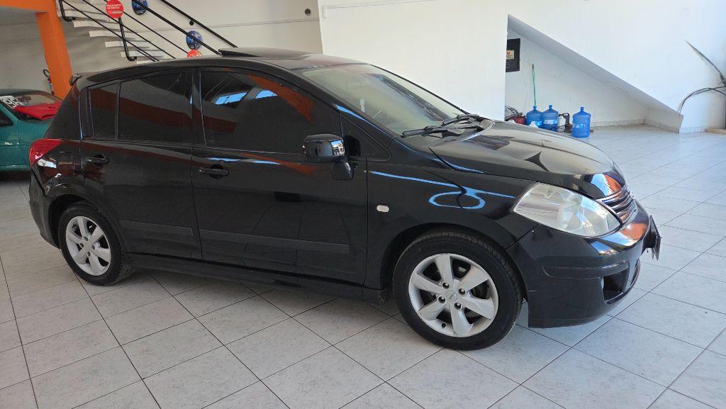 NISSAN Tiida Hatch - Foto