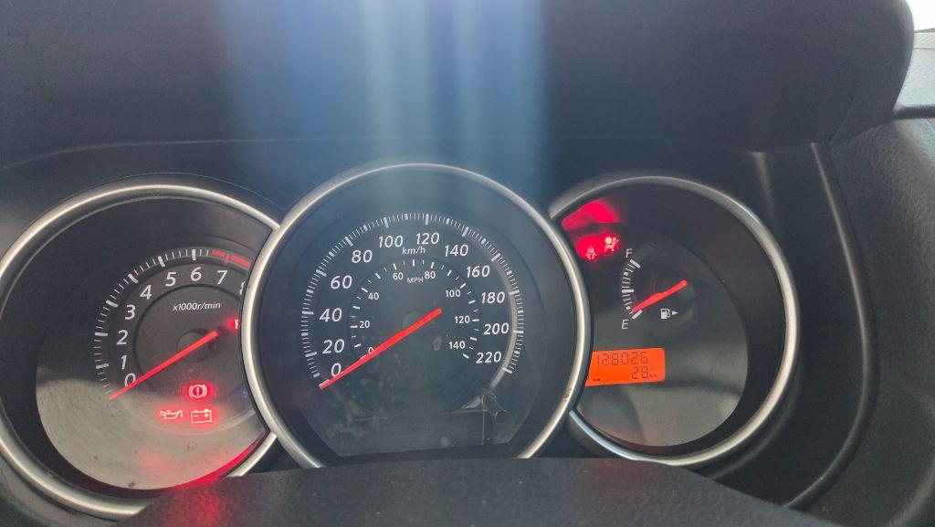 NISSAN Tiida Hatch - Foto