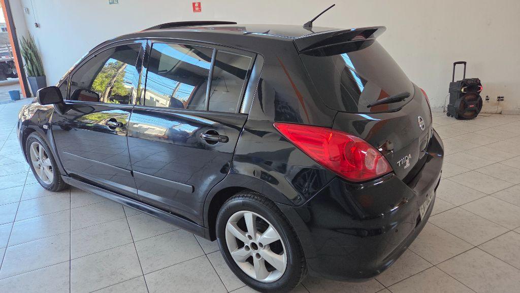 NISSAN Tiida Hatch - Foto