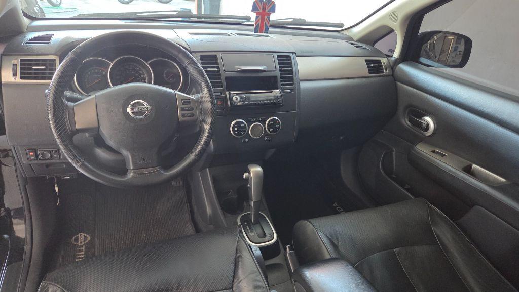 NISSAN Tiida Hatch - Foto