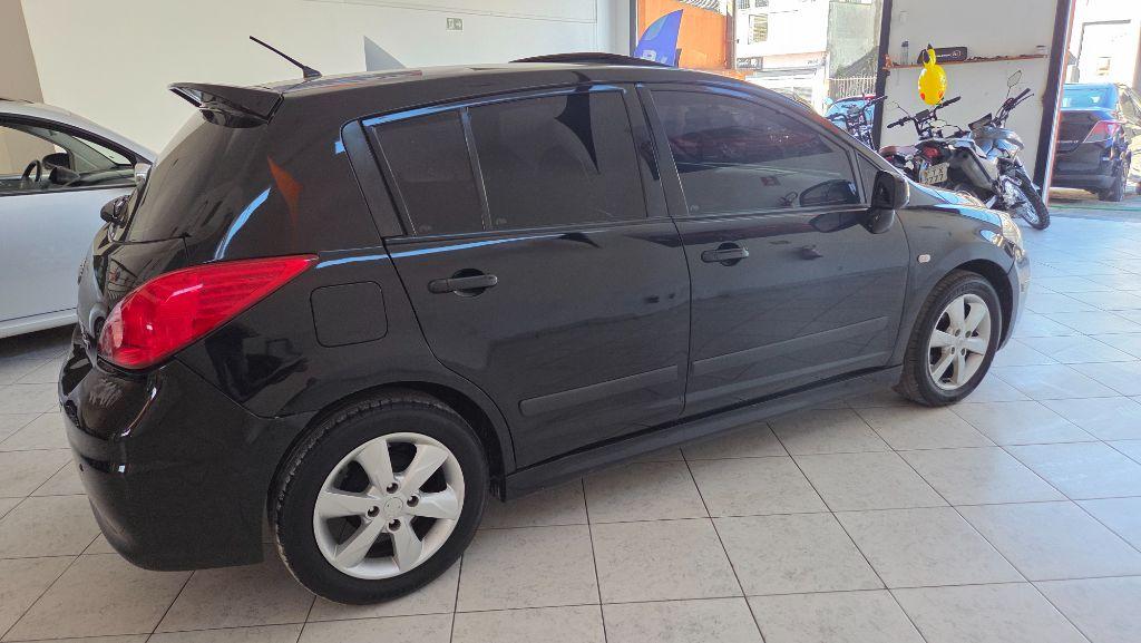 NISSAN Tiida Hatch - Foto