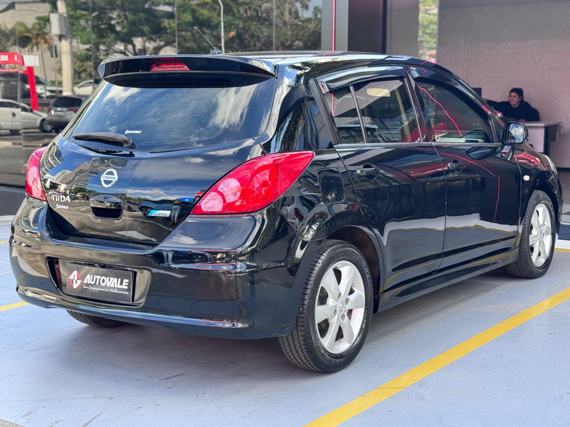 NISSAN Tiida Hatch - Foto