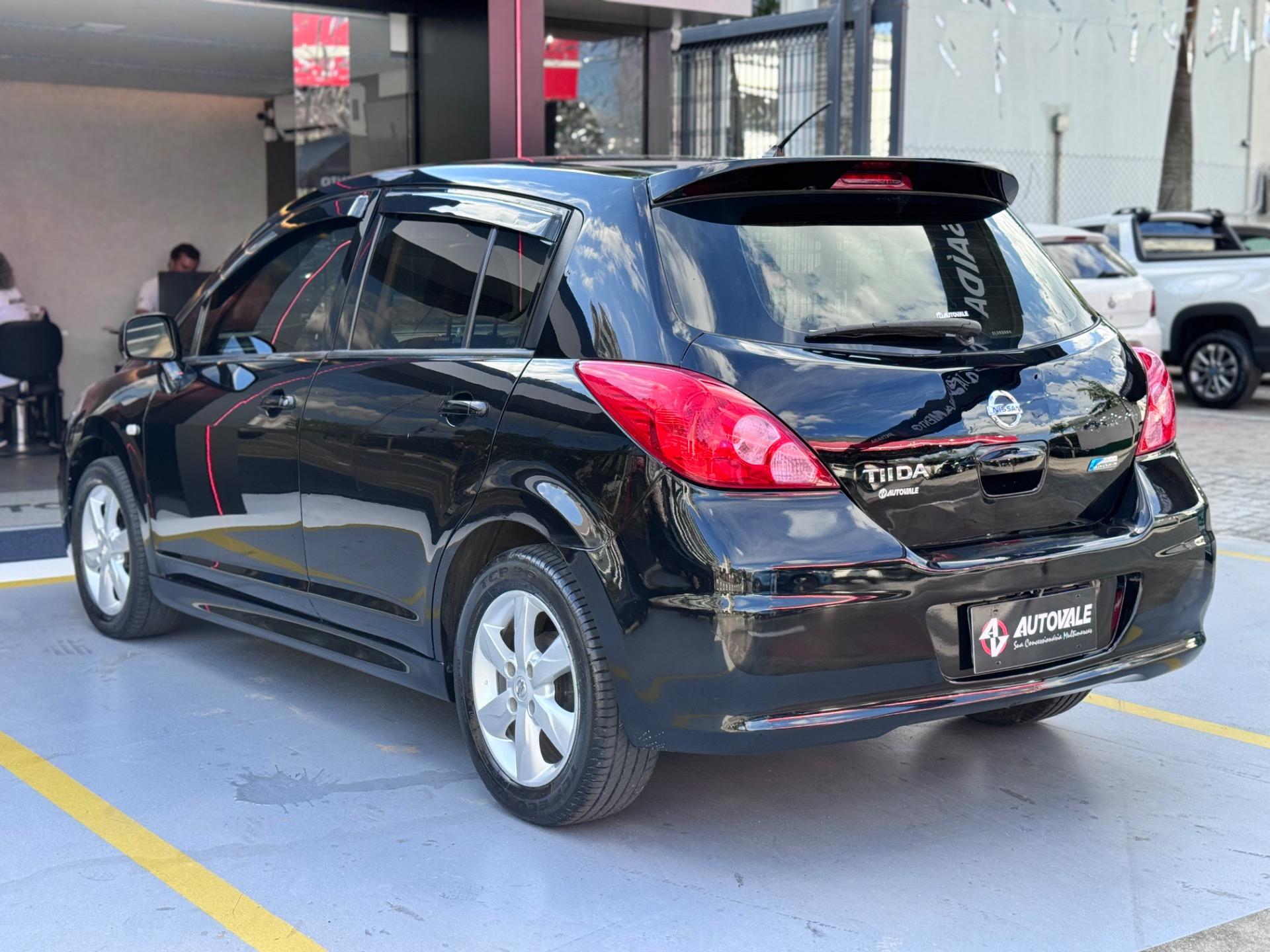 NISSAN Tiida Hatch - Foto