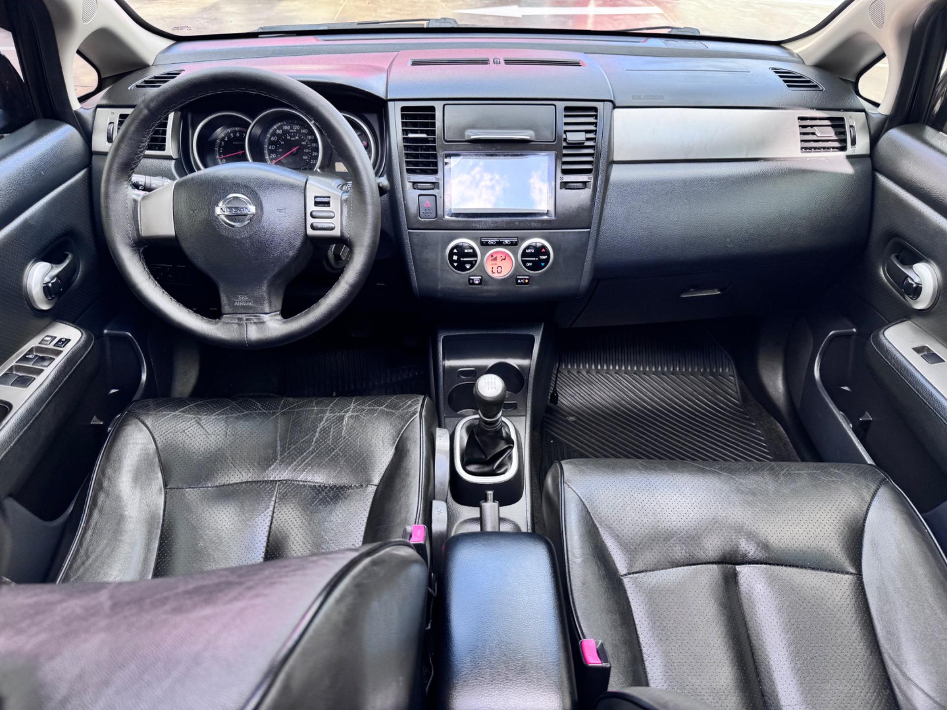 NISSAN Tiida Hatch - Foto