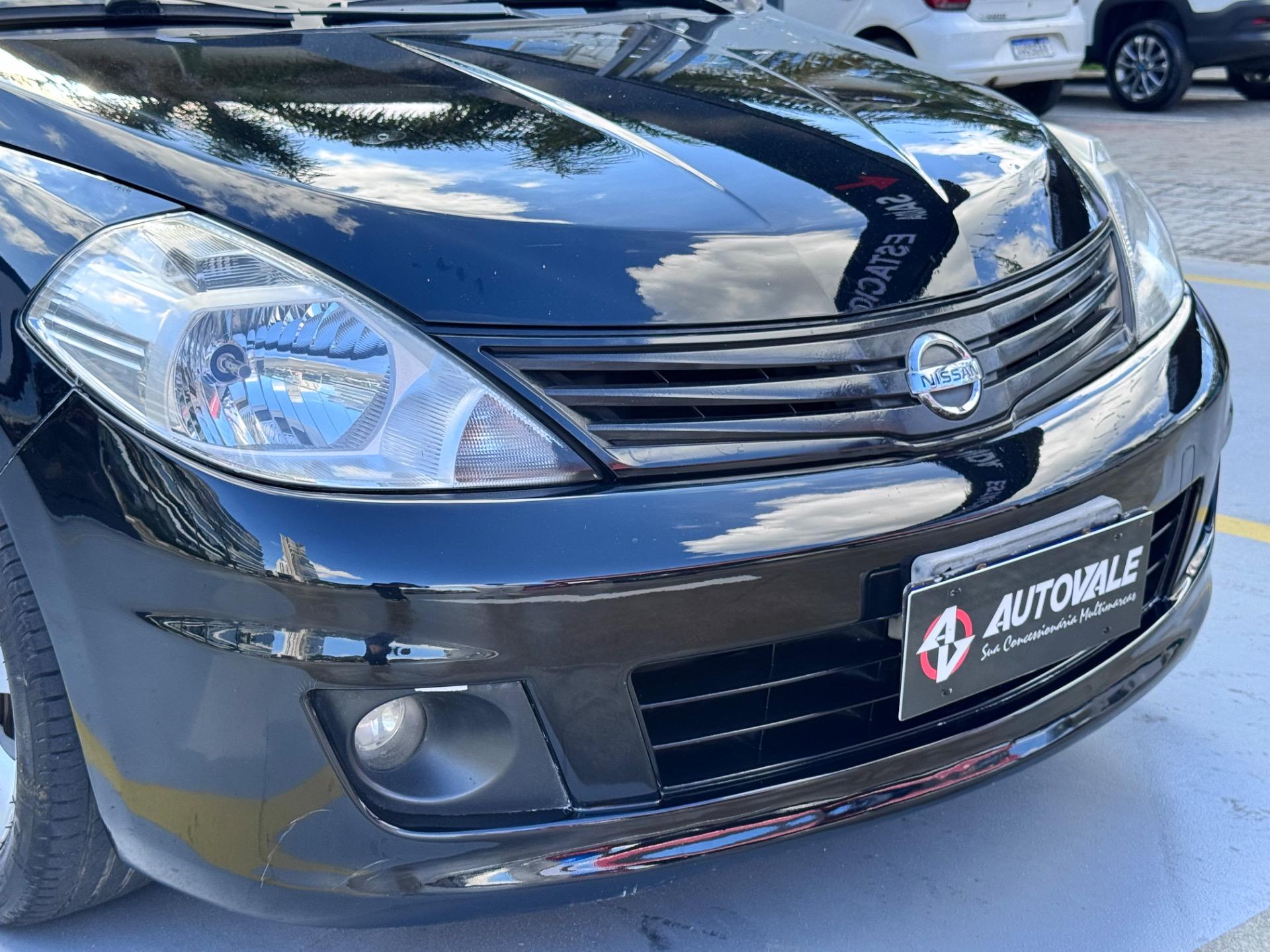 NISSAN Tiida Hatch - Foto