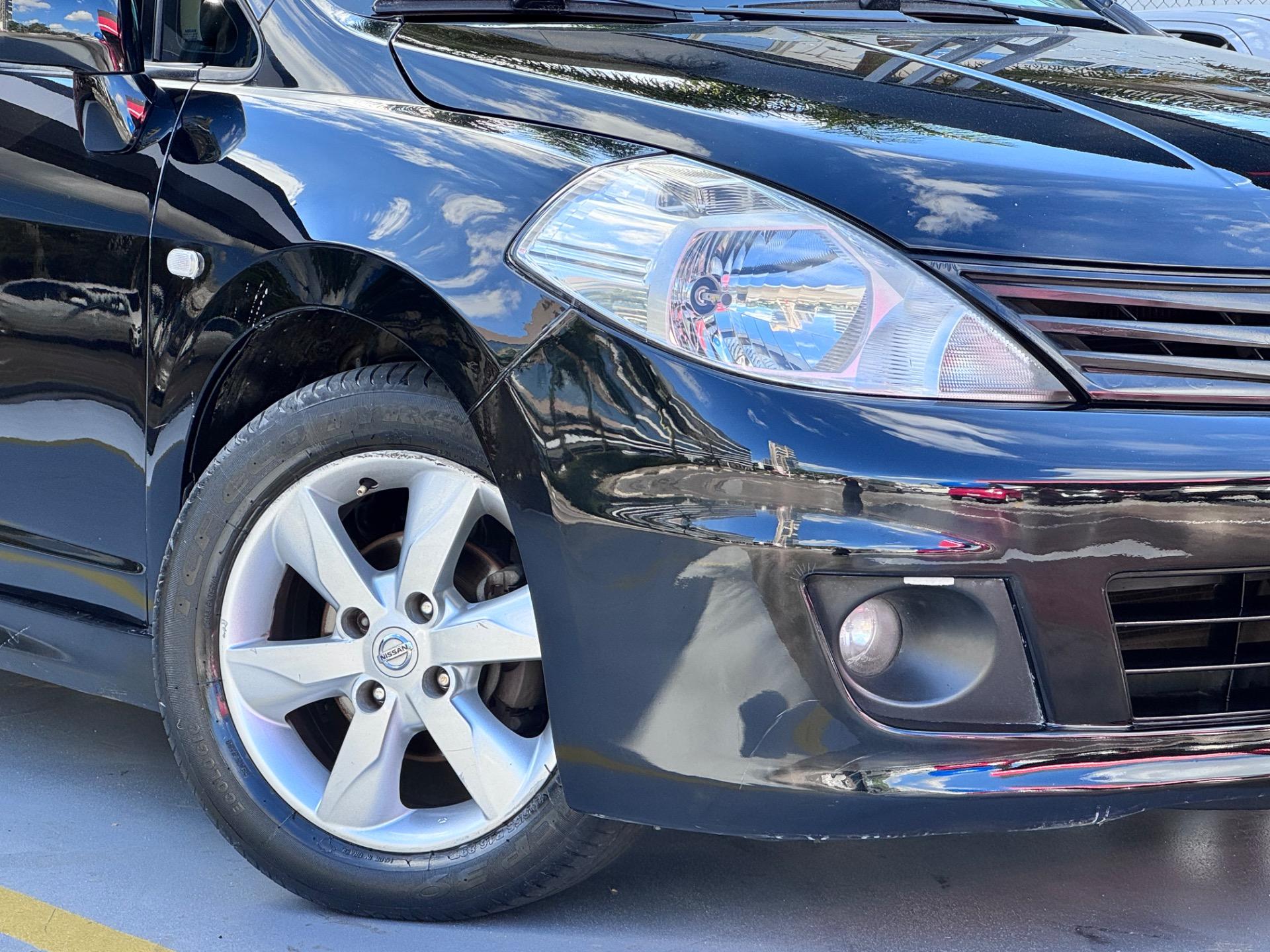NISSAN Tiida Hatch - Foto