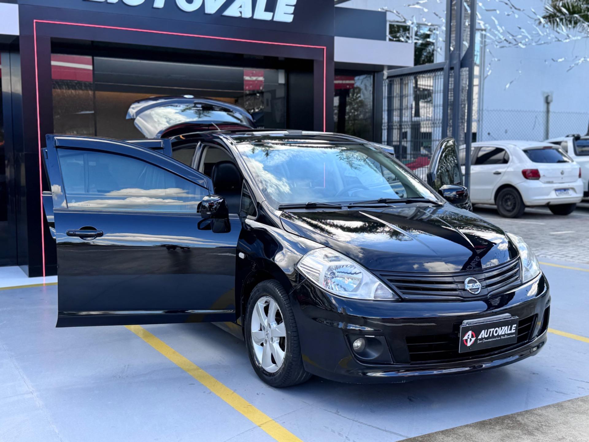 NISSAN Tiida Hatch - Foto