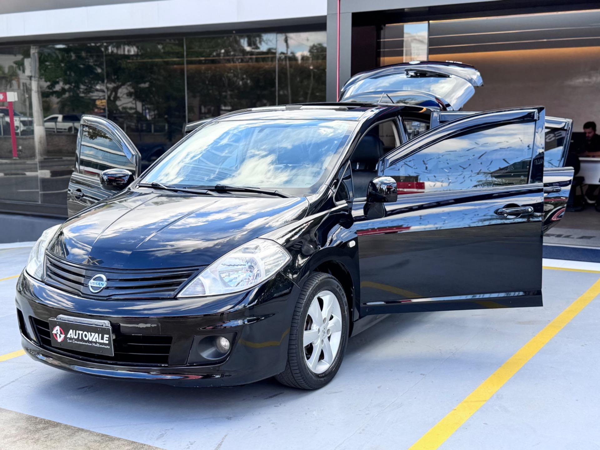 NISSAN Tiida Hatch - Foto