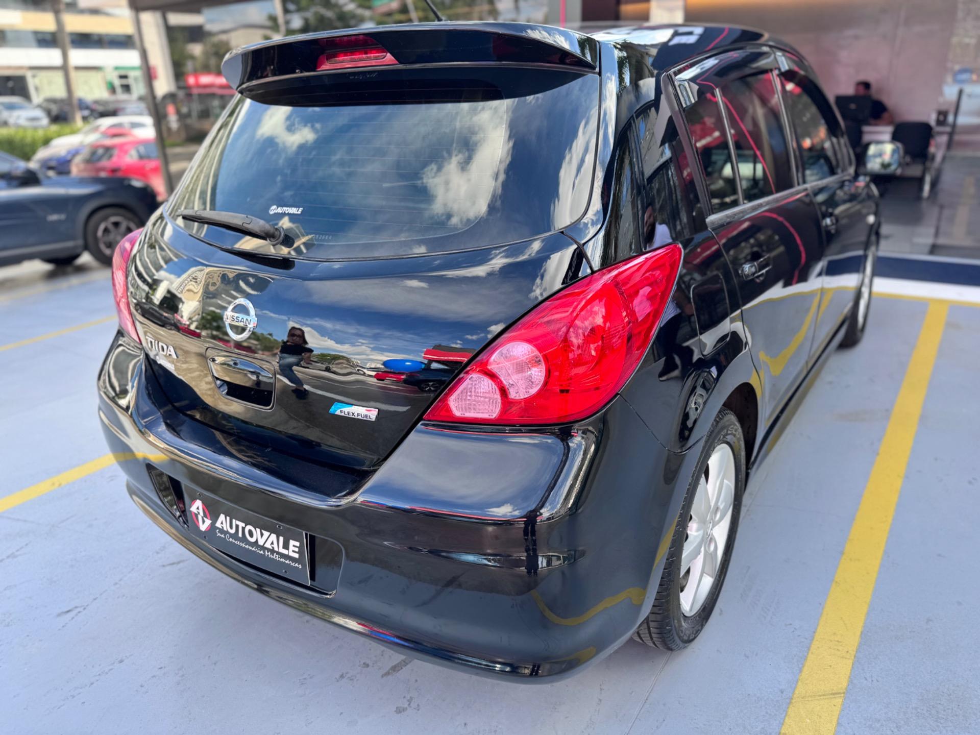 NISSAN Tiida Hatch - Foto