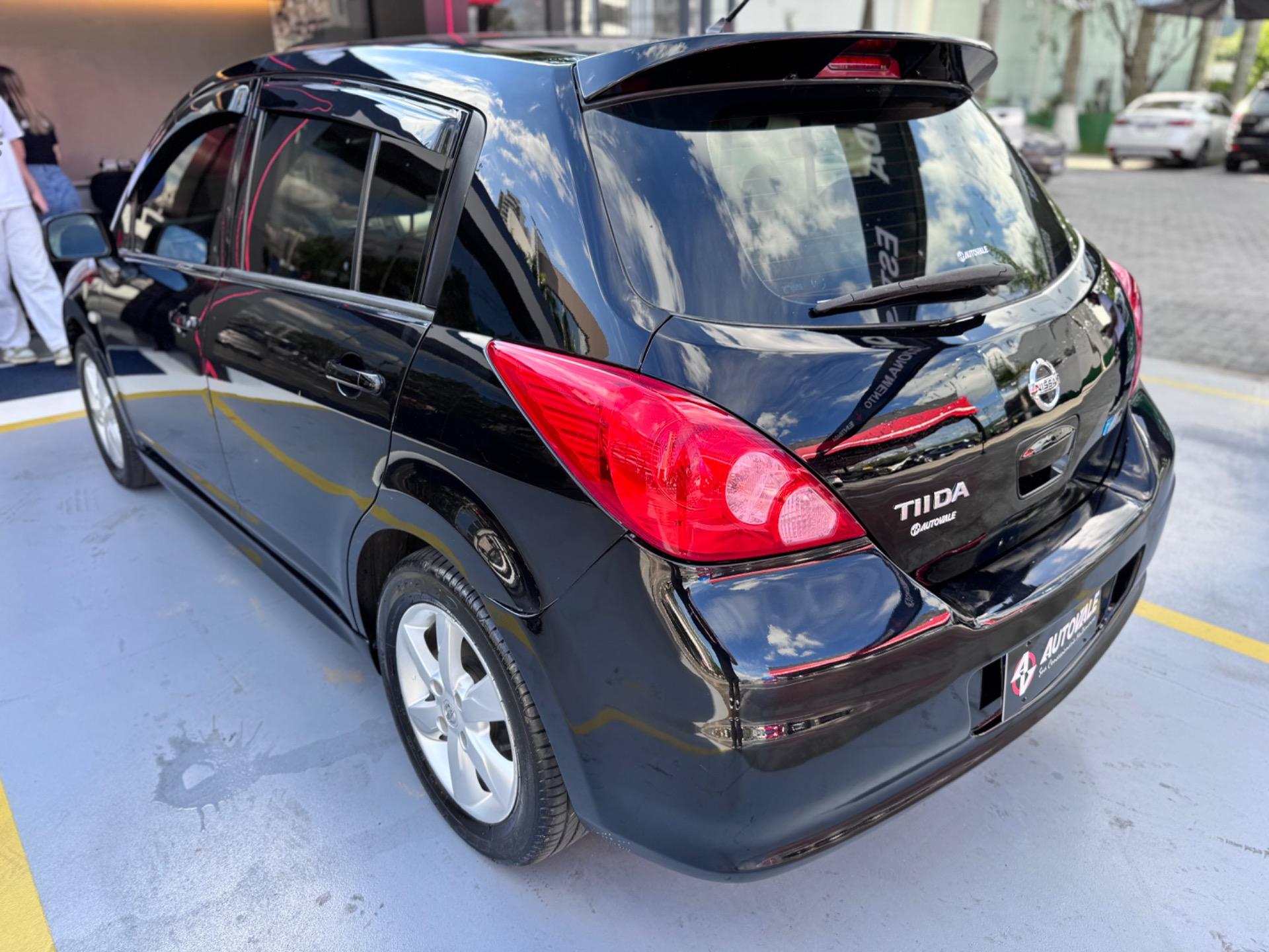 NISSAN Tiida Hatch - Foto