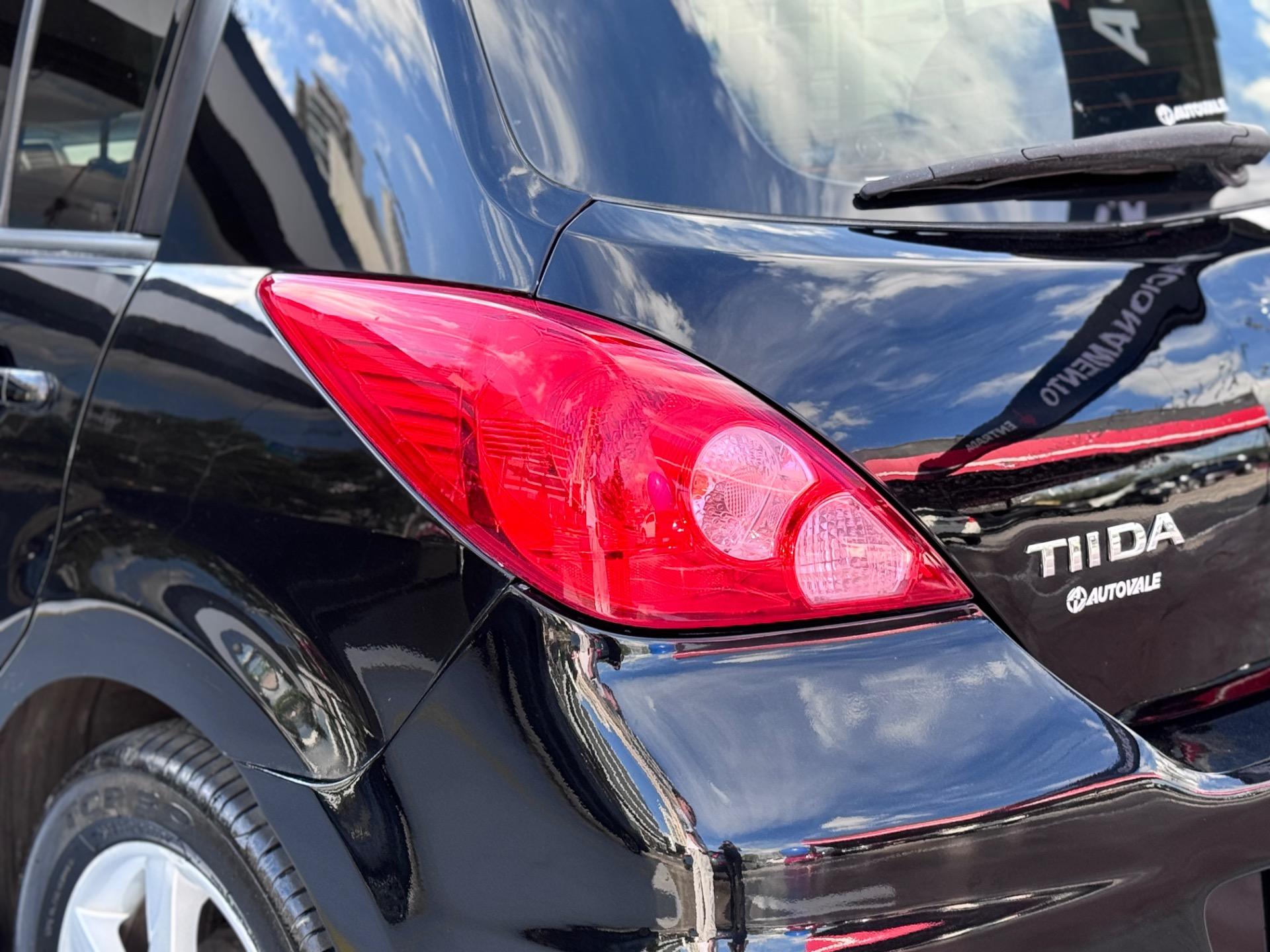 NISSAN Tiida Hatch - Foto