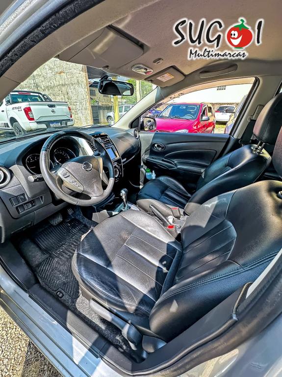 NISSAN Versa Sedan - Foto