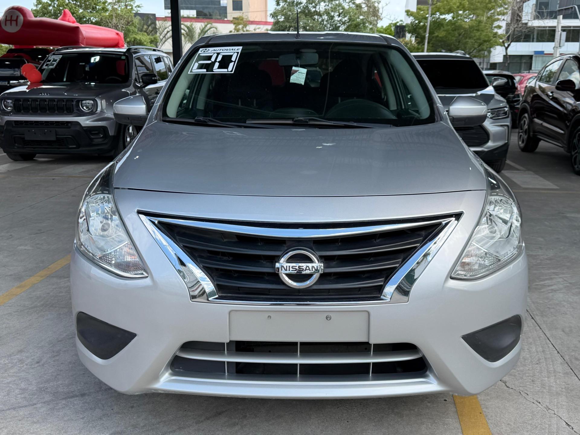 NISSAN Versa Sedan - Foto
