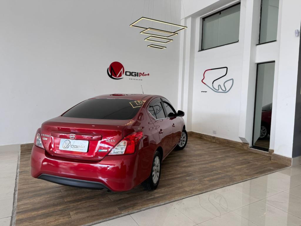 NISSAN Versa Sedan - Foto