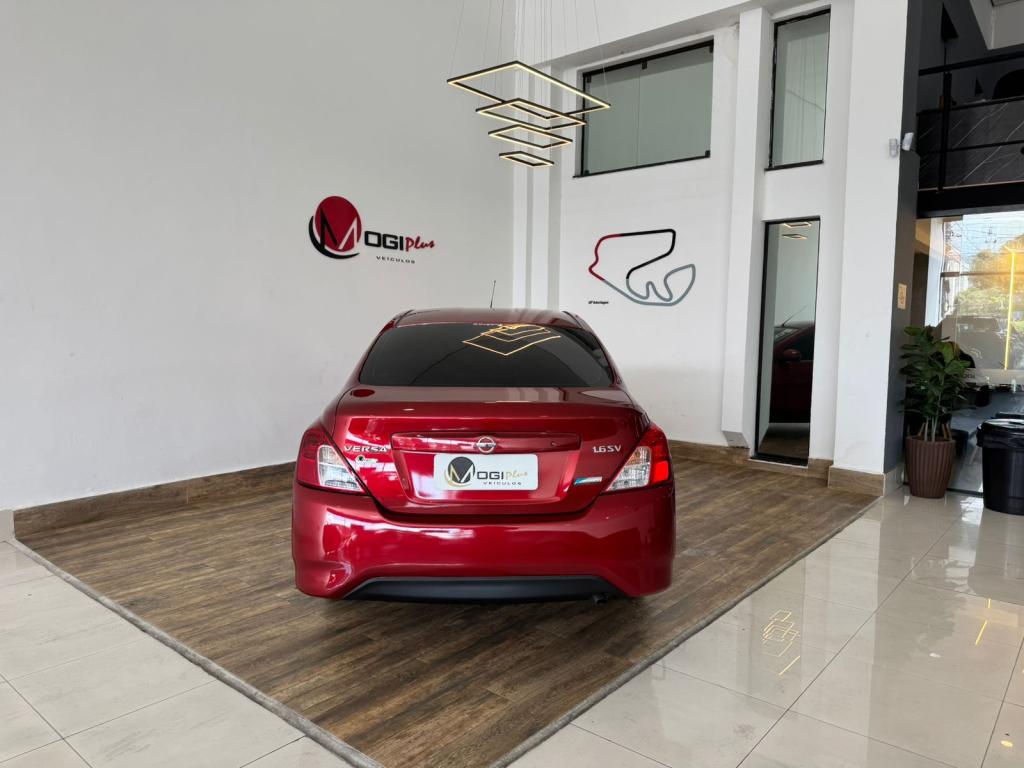 NISSAN Versa Sedan - Foto