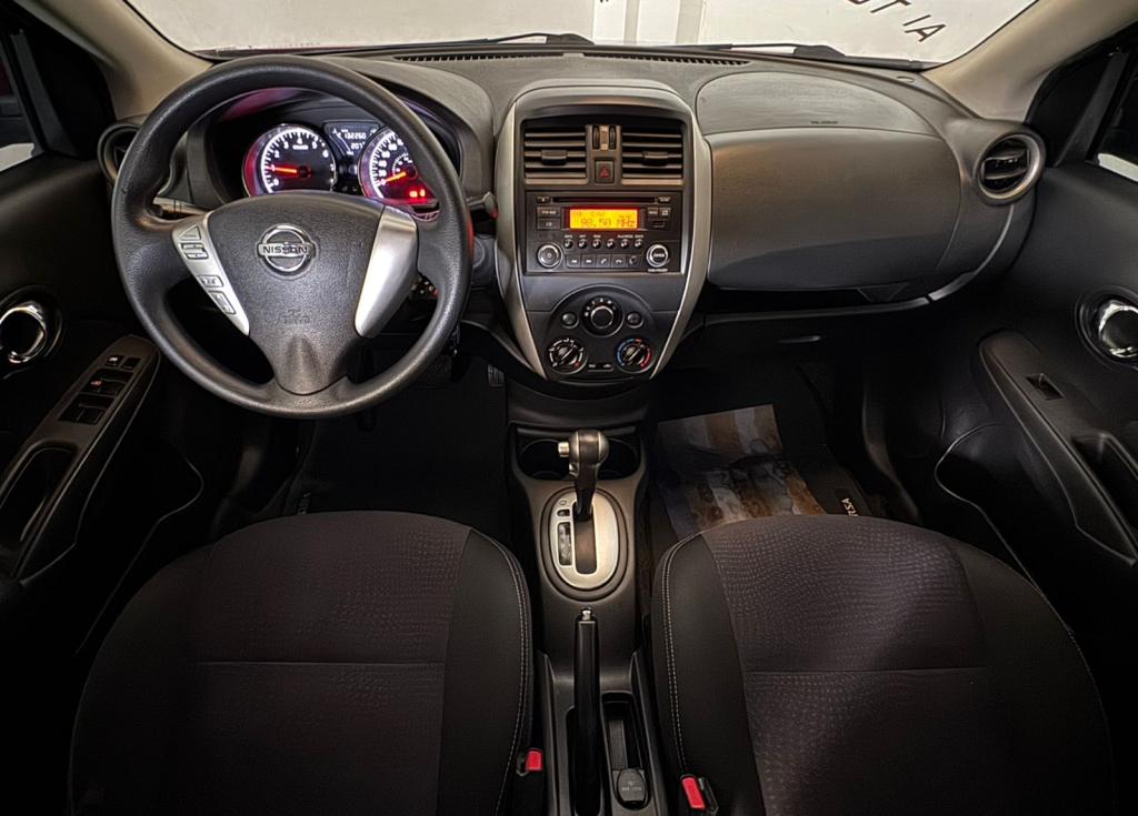 NISSAN Versa Sedan - Foto