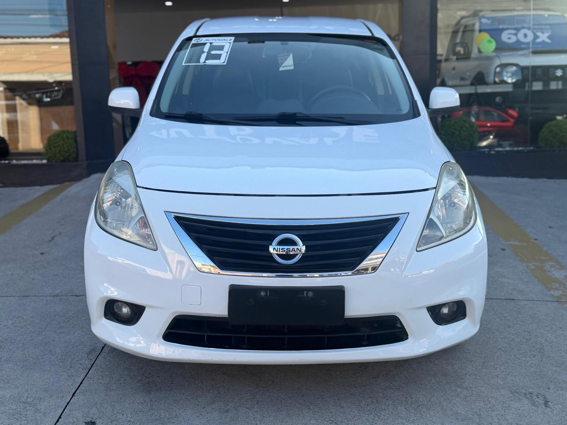 NISSAN Versa Sedan - Foto