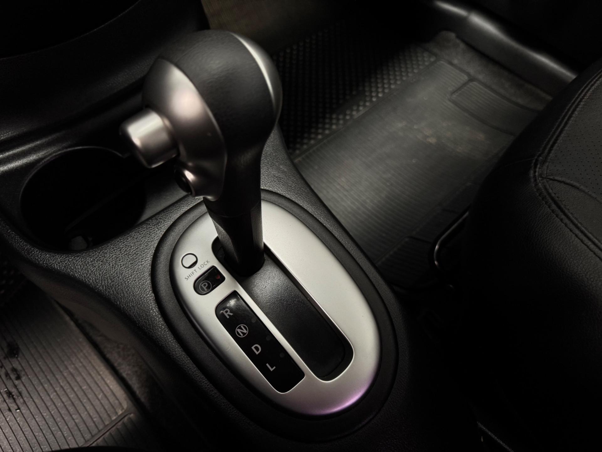 NISSAN Versa Sedan - Foto