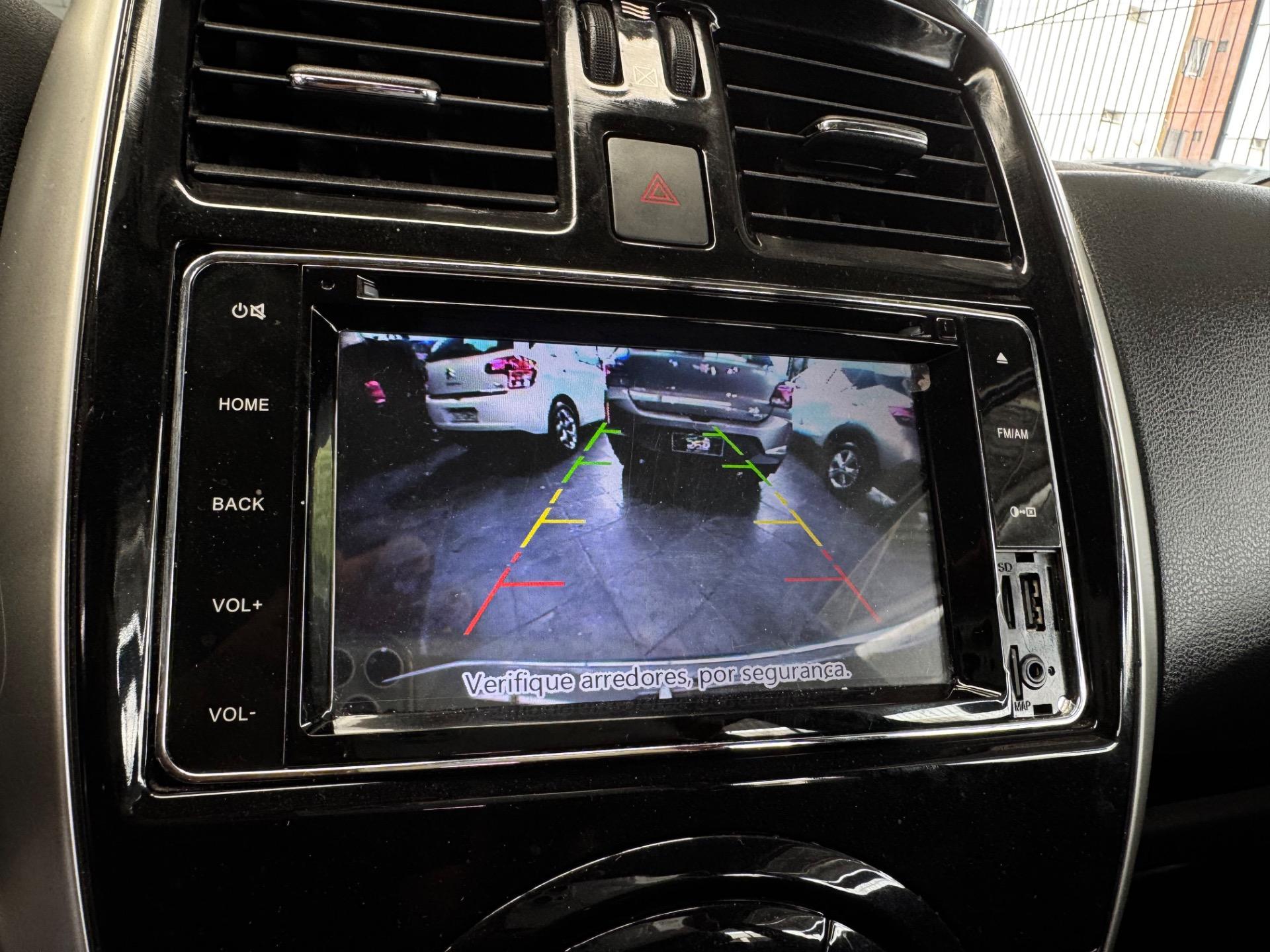 NISSAN Versa Sedan - Foto