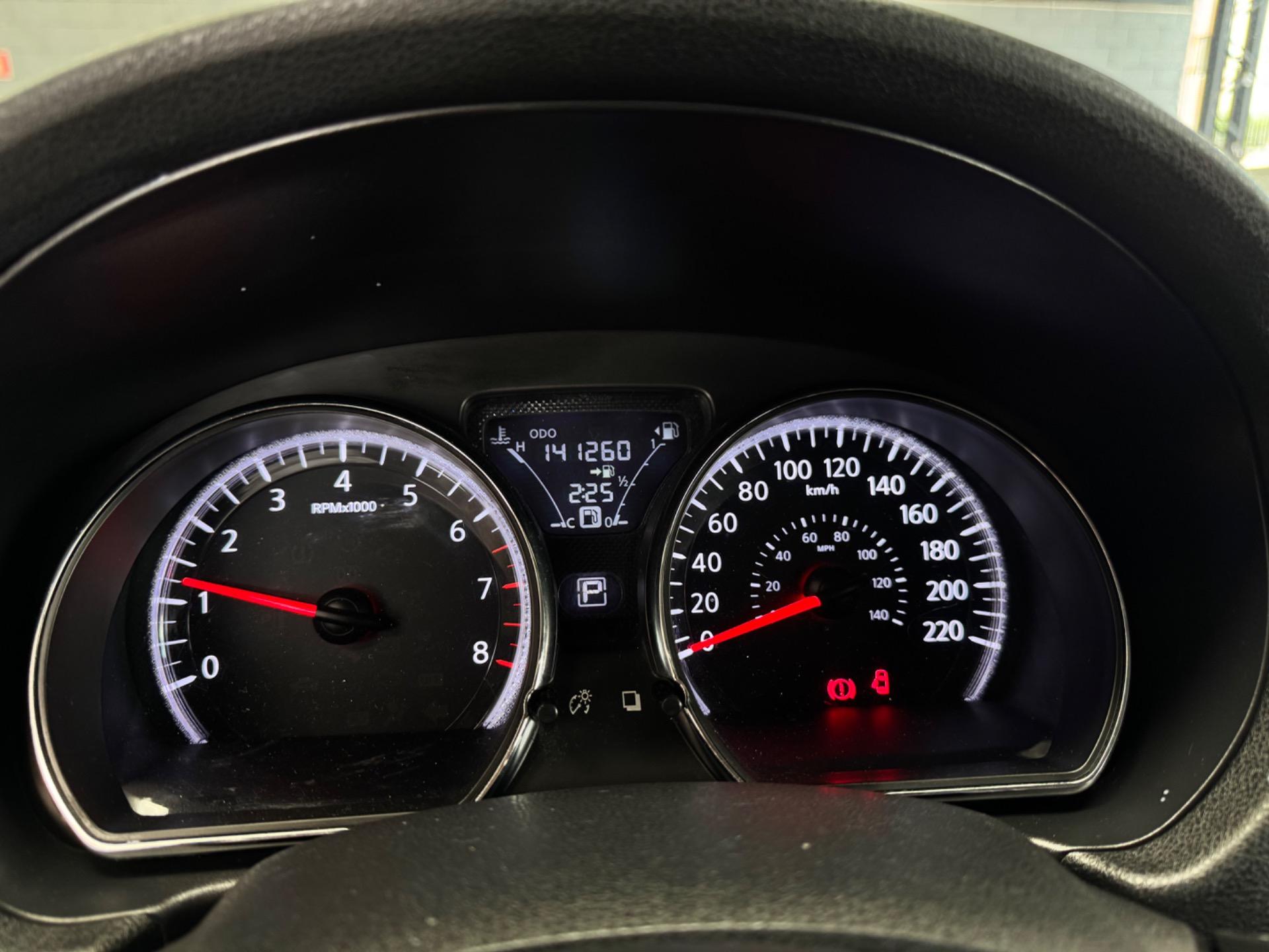 NISSAN Versa Sedan - Foto